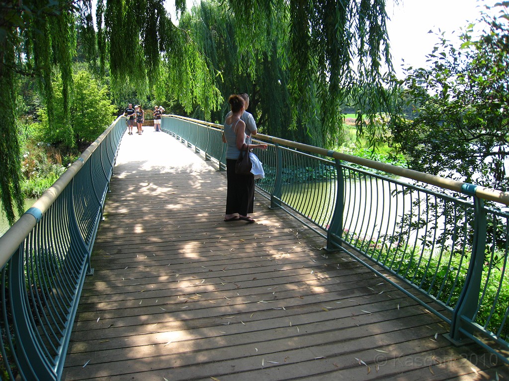 Botanical Gardens 2010 0335.jpg - The Chicago Botanic Gardens. Wear comfortable shoes, and be prepared to enjoy the landscape for a day.